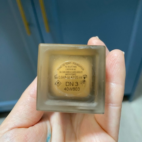 Charlotte Tilbury, YSL, Guerlain, Sisley foundations - Picture 7 of 8